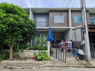 ขายทาวน์เฮ้าส์  หมู่บ้านเดอะคัลเลอร์ พรีเมี่ยม รังสิต-ลำลูกกา ปทุ