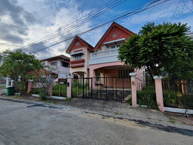 ให้เช่าลดาวัลย์ศรีนครินทร์ For Rent Baan Ladawan Srinakarin 125 ตรว พร้อมอยู่ บิ้วอิน สวยงาม