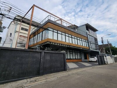 ให้เช่าอาคาร 3 ชั้น 700 ตรม หลังมุม มีดาดฟ้า ติวานนท์ 14 ใกล้ MRT