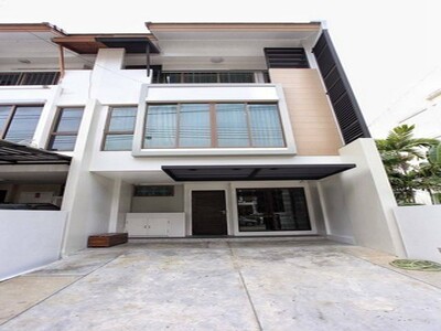 ให้เช่า ทาวน์โฮมหลังมุม 3 ชั้นใกล้ทางด่วนสุขุมวิท 62 และอ่อนนุช 3