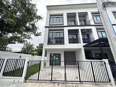 ให้เช่าทาวน์โฮมหลังมุม บ้านลุมพินี ทาวน์เพลส สุขุมวิท113 ใกล้ BTS