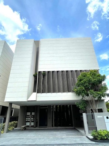 ขายบ้าน 3 ชั้น Providence Lane Ekkamai-Ramintra 64 sq.wah  area 458 sq.m. 3 bedrooms, 5 bathrooms