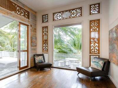 บ้านพักตากอากาศสุดคลาสสิก ในซอยหัวหิน 5 เพียง 50 เมตรจากชายหาด 