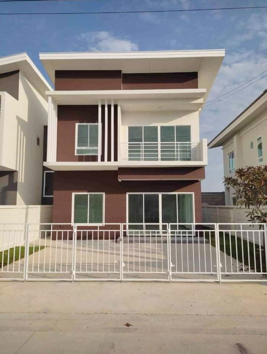 ให้เช่าบ้าน 2  ชั้น  ลำลูกกาคลอง 7 ปทุมธานี มี 4นอน 3น้ำ จอดรถ 3 คัน   พื้นที่ 46 ตรว. 