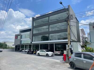 ให้เช่าอาคาร 4 ชั้น ซอยพัฒนาการ 31/1 พท.ใช้สอย 800 กว่าตารางเมตร
