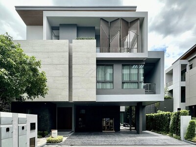 ให้เช่าบ้านตัวอย่าง 3 ชั้นหลังมุม 560 ตรม. 5 นอน The Gentry พัฒนา