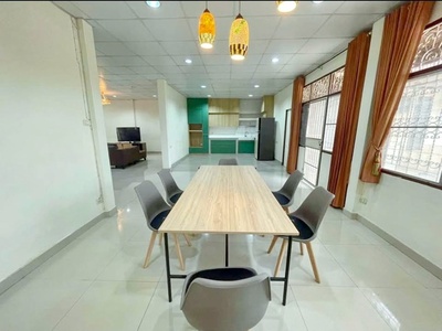 ตลาดท่าพระ 600 ม. MRTท่าพระ 500ม. ให้เช่าบ้านเดี่ยว 2 ชั้นหลังใหญ