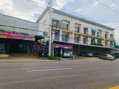 ขายขาดทุนอาคารพาณิชย์ 3 ชั้น  ติดถนนสายแม่สอด-อุ้มผาง
