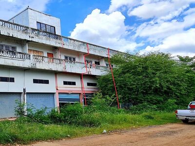 อาคารพาณิชย์ 3 ชั้น  อำเภอบึงสามพัน จังหวัดเพชรบูรณ์ เลขที่ 108/2