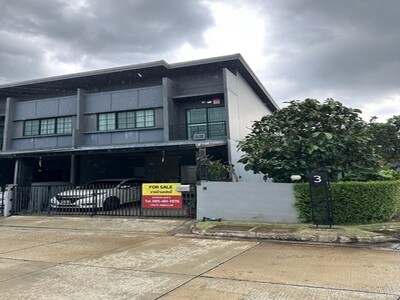 ทาวน์โฮม 4 ห้องนอน ต่อเติมหลังบ้าน พร้อมเข้าอยู่