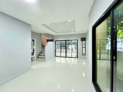 ตลาด ส.สุนีย์ 200 ม. ถ.ราชพฤกษ์-กาญจนา ลาดหลุมแก้ว ทาวน์โฮม 2 ชั้