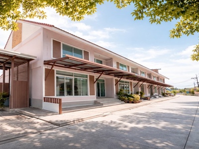 โลตัส อมตะ 1.6 กม. ให้เช่า ทาวน์โฮม 2 ชั้น กว้าง 8 เมตร เท่ากับ2ค