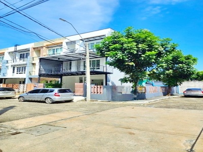  ถนนกัลปพฤกษ์ 50 ม. BTS วุฒากาศ 1. ทาวน์โฮมหลังมุม 3ชั้น 3นอน 3น้