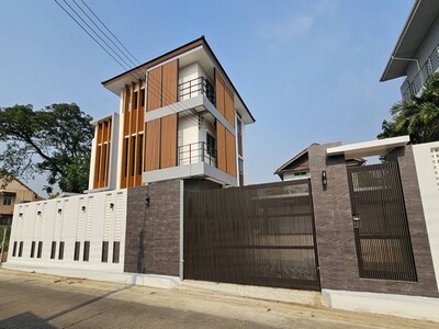 ขายบ้านเดี่ยว&โฮมออฟฟิศ 3 ชั้นใหม่ ซอยบรมราชชนนี 68 