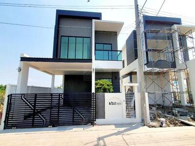 ให้เช่าบ้านเดี่ยว 2 ชั้น 42 ตร.ว. ย่านบางนา ตราด กม. 10 ใกล้เมกะบ