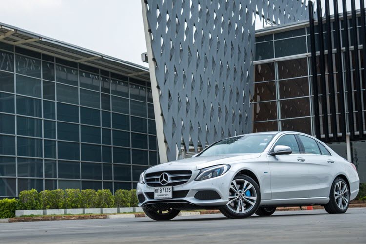 รีวิว : Mercedes-Benz C350e Plug-in Hybrid รถยนต์เสียบปลั๊ก