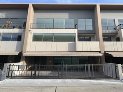 ให้เช่าทาวน์โฮม 3 ชั้น บ้านกลางเมือง ลาดพร้าว-เสรีไทย ใกล้สวนสยาม
