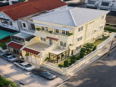 MRTลาดพร้าว71 ตลาดโชคชัย4 700ม. โชคชัย4  68-74  ทาวน์โฮม 3 ชั้น 4