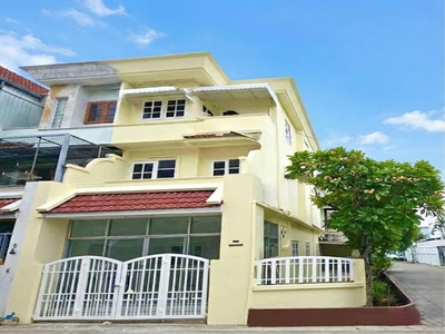 ถ.โชคชัย4 68 ทาวน์โฮม 3 ชั้น หลังมุม 4นอน 36ตร.ว.  MRT ลาดพร้าว 7