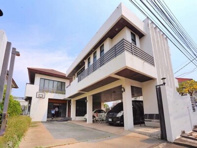 ให้เช่าบ้านเดี่ยว ติดห้างคริสตัล ราชพฤกษ์และห้างเซ็นทรัลเซ็นทรัลเ