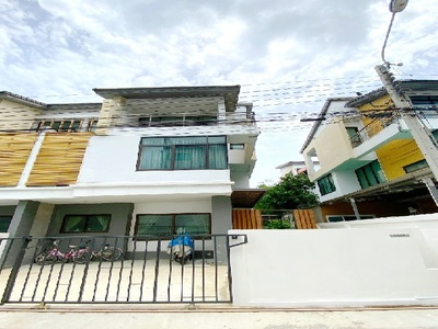 คฤหาสน์หรู แนวตั้งเฟอร์ครบ 3ชั้น  MRTบางรักใหญ่ 600ม. เฟอร์ 5แอร์
