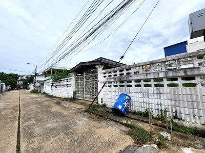 ขายที่ดินพร้อมบ้านเก่า 112 ตรว. บางนา กม.2 ใกล้ไบเทคบางนา