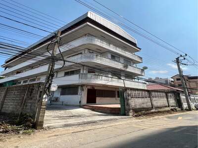 ให้เช่า4ชั้น112วา 1500 ตรม. (ตึก 4 ชั้น) 938 ตร.ม.ดาดฟ้าถนนอุดมสุ