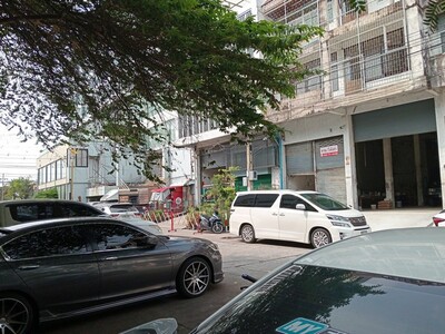 ให้เช่าอาคารพาณิชย์  พร้อมโกดังขนาด 608 ตรม.ย่านกิ่งแก้ว-ลาดกระบั