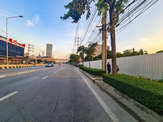 ขายที่ดินสวย  ติดถนนพระราม 3 เดินทางสะดวก ห่างจากแม่น้ำเจ้าพระยา   เพียง 500 เมตร