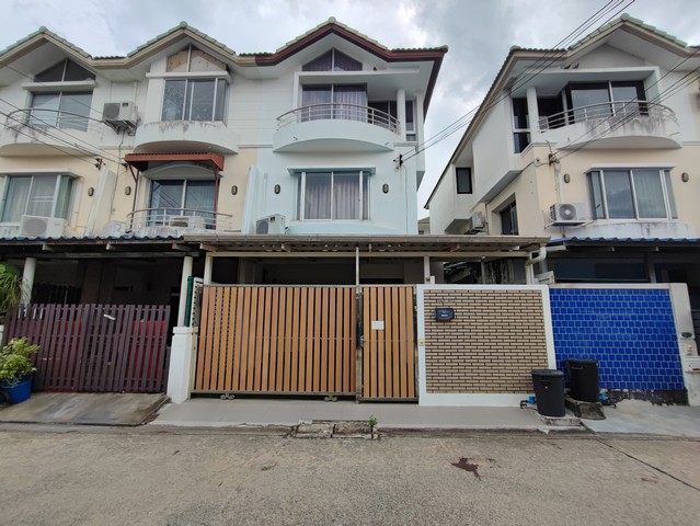 ขายทาวน์โฮม 3 ชั้น ศุภาลัย วิลล์ รัชดา 32 Supalai Ville Ratchada 32  MRT ลาดพร้าว หลังมุม 25 ตรว