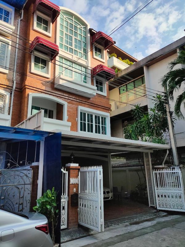 BS454 ขาย Town House หรู 5ชั้น เย็นอากาศเรซิเด๊นซ์ มีลิฟต์ส่วนตัว บ้าน Typeใหญ่ 