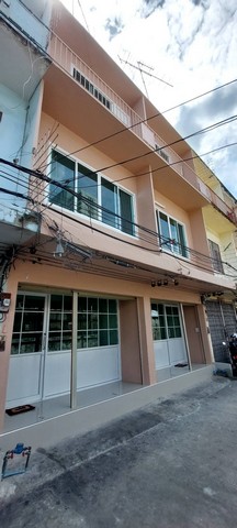 ให้เช่า อาคารพาณิชย์ 3ชั้น 140 ตร.ม  2 ห้องนอน 3ห้องน้ำ ซอยจันทร์ 22 สาทร BTS เซ็นหลุยส์ 