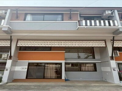 ให้เช่าทาวน์โฮม 3 ชั้น ทำเลดี  โครงการ กรีนเนอรี่ลอฟท์ ท่าศาลา