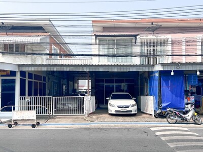 ทาวน์เฮ้าส์ 2 ชั้น หมู่บ้าน รัตนาธิเบศร์ ถนนเมน ติด MRT ตลาดบางให