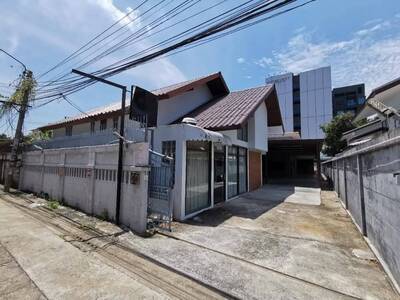 ให้เช่าบ้าน2 ชั้น155วา4 ห้องนอน 4ห้องน้ำ เฟอร์บางส่วน ถนน ลาดพร้า