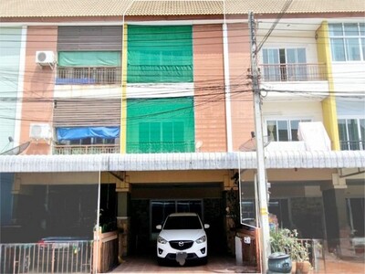 R1 ทาวน์โฮม 3 ชั้น เชิงพาณิชย์ หมู่บ้าน ฉัตรหลวง 13 ใกล้ แยกสันติ