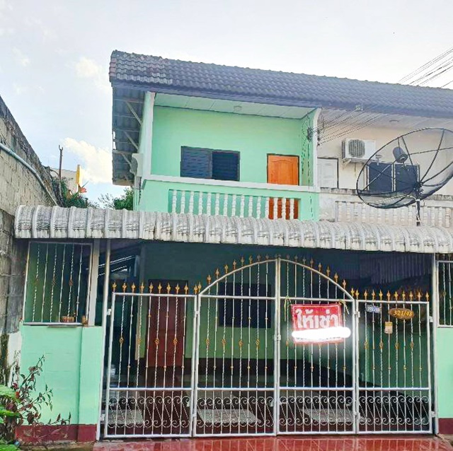 ใจกลางเมืองโบ๊เบ๊อุดร อ.กุ้งเผา  ให้เช่าทาวน์เฮาส์ 2 ชั้น สี่แยก ทางไปสามพร้าว 32ตรว. 2นอน 1น้ำ