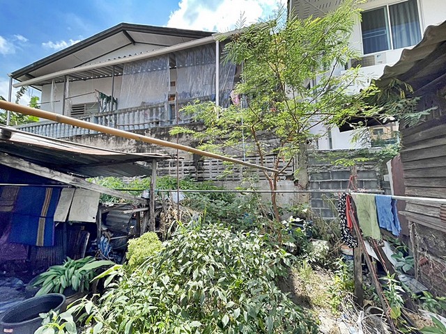 ขายที่ดินเปล่า พร้อมบ้านหลังเก่า ดินแดง บางซื่อ ซอยประชาสงเคราะห์ 24 ทำเลดี แหล่งชุมชน ใกล้ตลาดห้วยขวาง ทำเลดี เหมาะกับการสร้างอพาร์ทเม้นท์ บ้านพักอาศัย