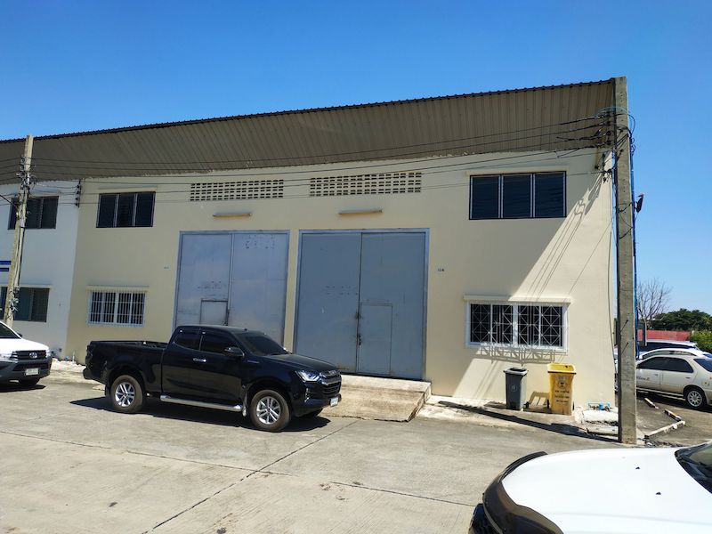 BST331 ให้เช่าโกดังขนาดพื้นที่ 1400 ตรม. มีสำนักงาน2ชั้น 1ห้องน้ำ ติดถนน 345