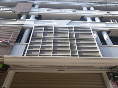 ให้เช่าอาคารพาณิชย์ 6 ชั้น 550 ตร.ม. ถนนพระราม 9 ซอย 49