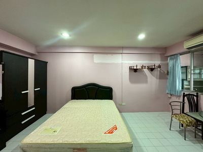 คอนโดริเวอร์ปาร์ค ตึก A 34.2 ตรม. ซ.พหลโยธิน72 จ.ปทุมธานี