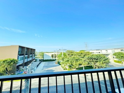 บ้านกลางเมือง มาร์เก็ตเพลส กรุงเทพกรีฑา 1.8 กม.ทาวน์โฮม 3 ชั้นพระ