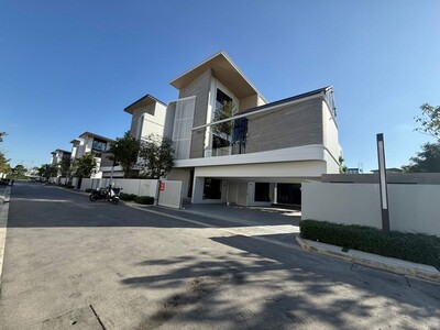 ให้เช่า VIVE New Krungthep Kreetha บ้านเดี่ยวหรูดีไซน์ใหม่ 3 ชั้น