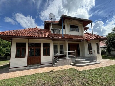 บ้านหรูใจกลางเมืองศรีสะเกษ  บ้านใหญ่  งานไม้ประดู่ทั้งหลัง 