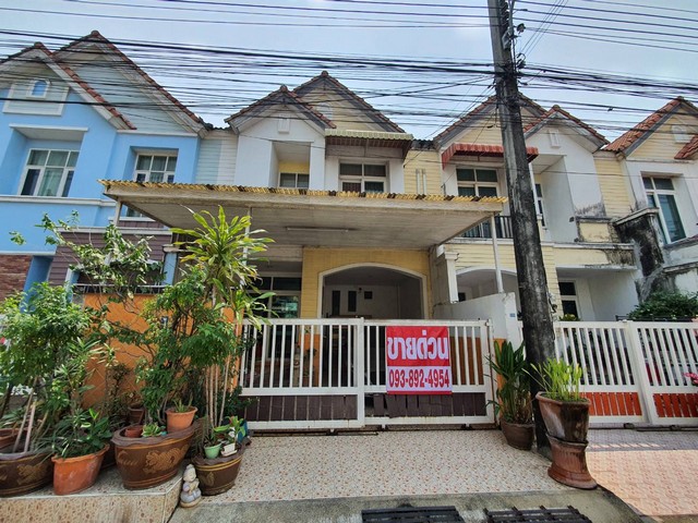 TOWNHOUSE ขายทาวน์เฮ้าส์ 2 ชั้น บ้านวรารักษ์ รังสิต คลอง 4 ต.ลาดสวาย อ.ลำลูกกา จ.ปทุมธานี  1900000 - 3นอน 21 Square Wah ใกล้กับ ตลาดลาดสวาย ตลาดเอ.ซี คลอง4 ราคาสุดคุ้ม