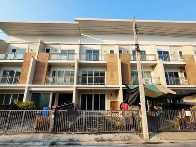  ขายทาวน์เฮ้าส์ โครงการ ดีลักซ์ ทาวน์ ซอย รามอินทรา 34   