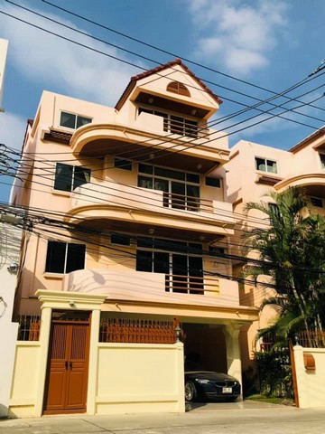 ให้เช่า  บ้านเดี่ยว ทรงทาวน์โฮม   สุขุมวิท 31   พร้อมพงษ์   ใกล้เอ็มโพเรียม