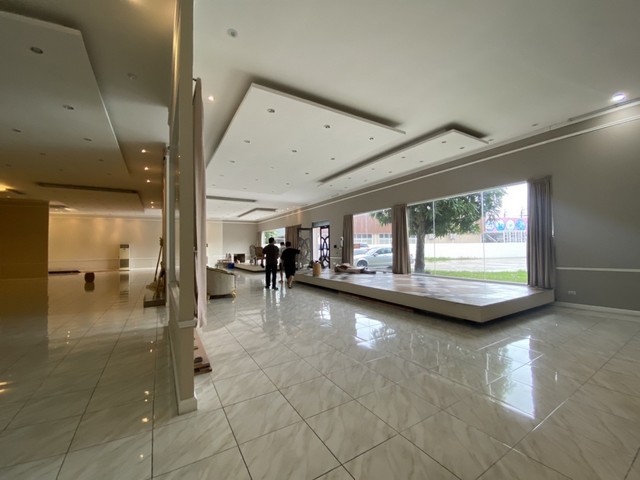 OFFICE สำนักงานรามอินทรา 1 BEDROOM 1 น้ำ พื้นที่ =  564 ตาราง.วา 145000000 THAI BAHT ไม่ไกลจาก เซ็นทรัลรามอินทรา NEW!! กรุงเทพ