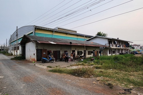 ขาย ที่ดินพร้อมบ้านเช่า ทำเลดี ติดถนน เหมาะทำโรงงาน หรือ อพาร์ตเมนต์ โซนลาดกระบัง กรุงเทพ