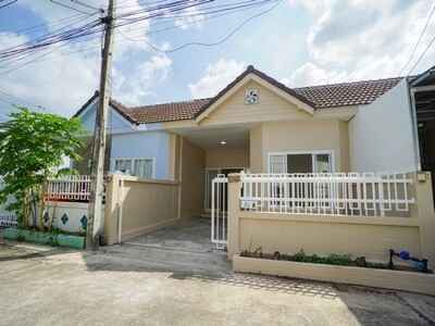 ทาวน์โฮม 2 ห้องนอน ใกล้โรงเรียนอินเตอร์ พร้อมเฟอร์ฯ ต.แม่น้ำ